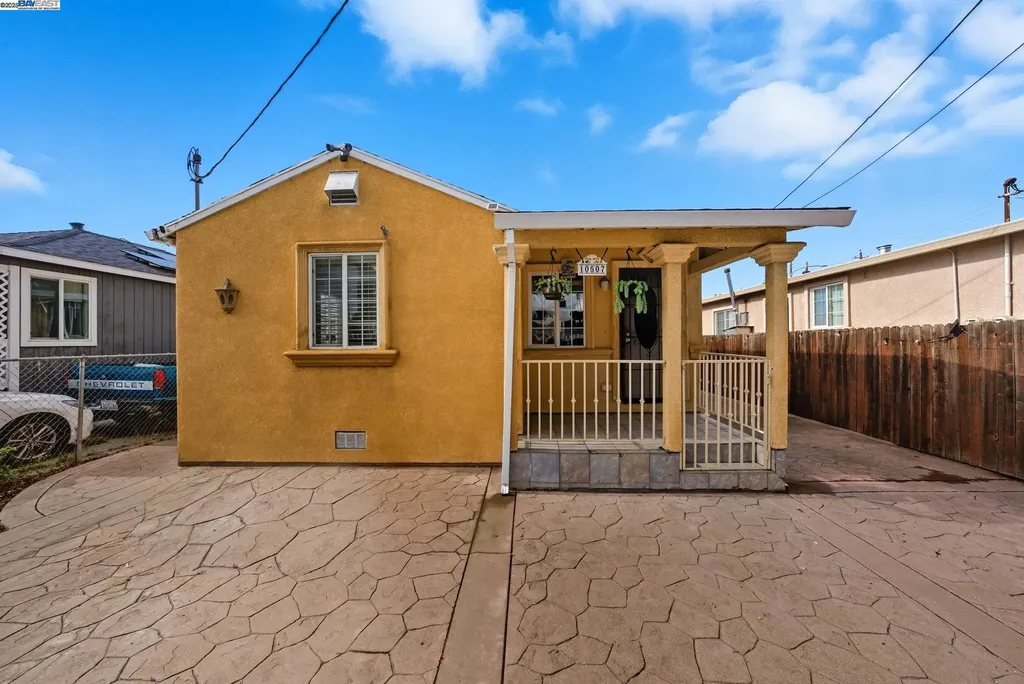 10507 Russet Street Oakland CA 94603
