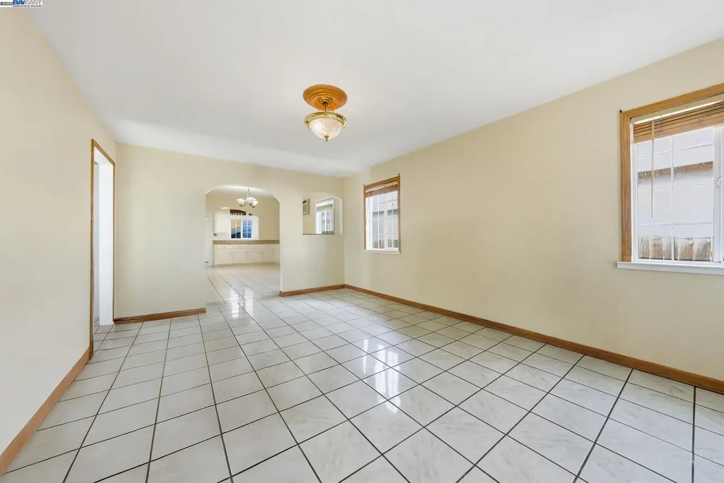 10507 Russet Street Oakland CA 94603