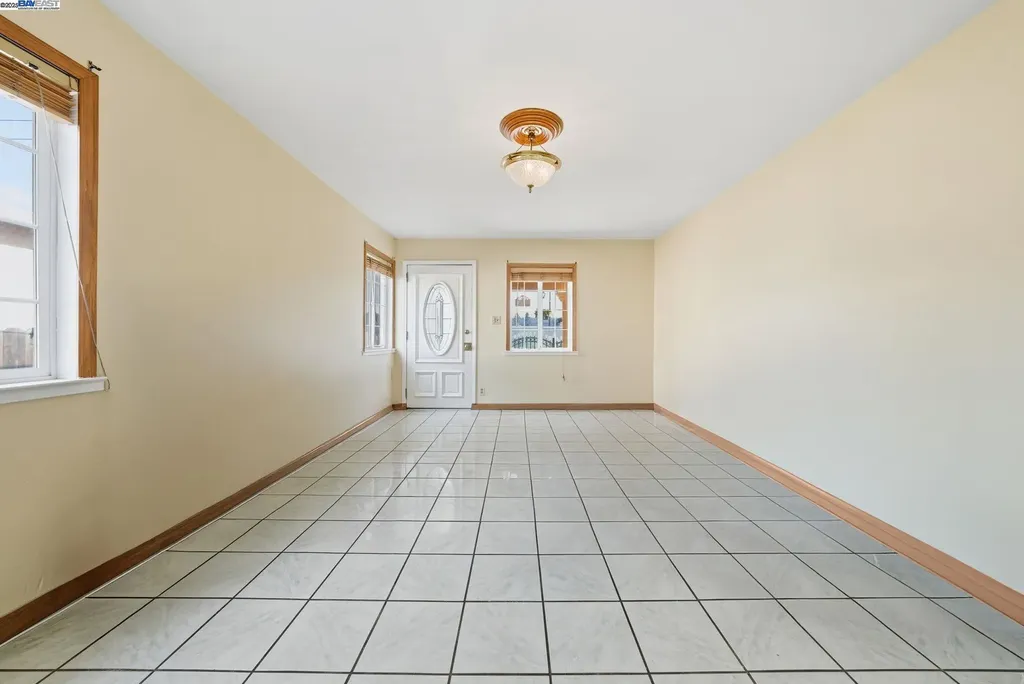 10507 Russet Street Oakland CA 94603