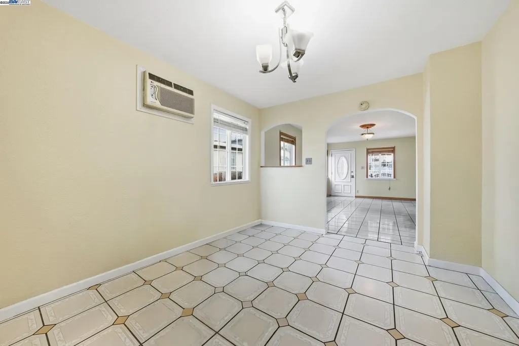 10507 Russet Street Oakland CA 94603