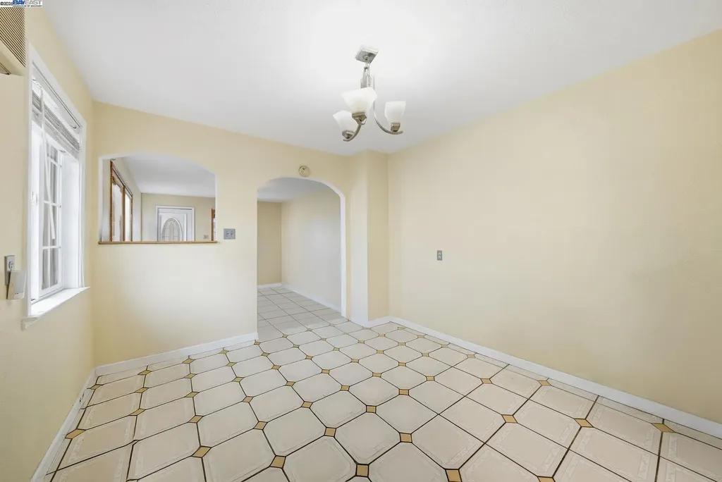 10507 Russet Street Oakland CA 94603