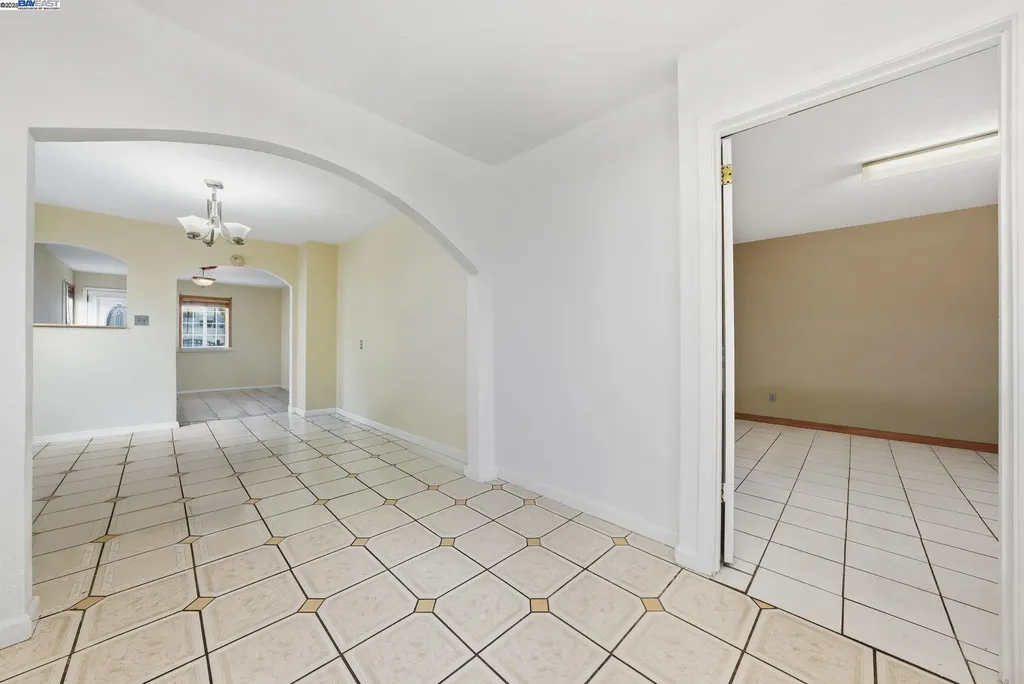 10507 Russet Street Oakland CA 94603