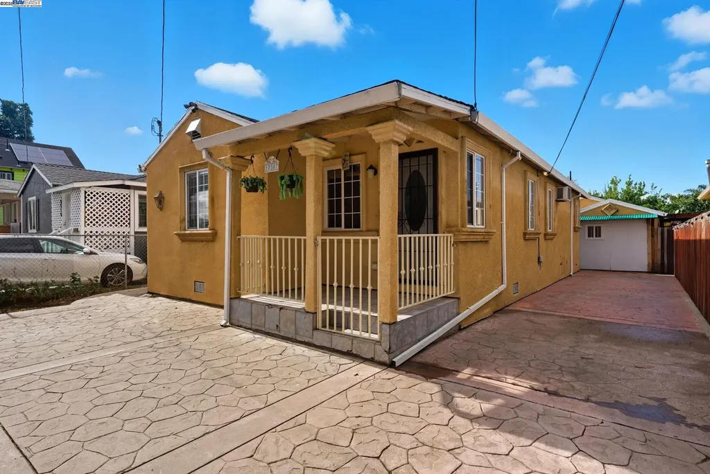 10507 Russet Street Oakland CA 94603