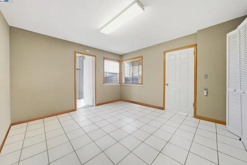 10507 Russet Street Oakland CA 94603