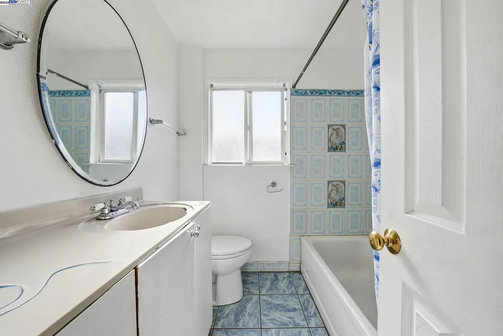 10507 Russet Street Oakland CA 94603