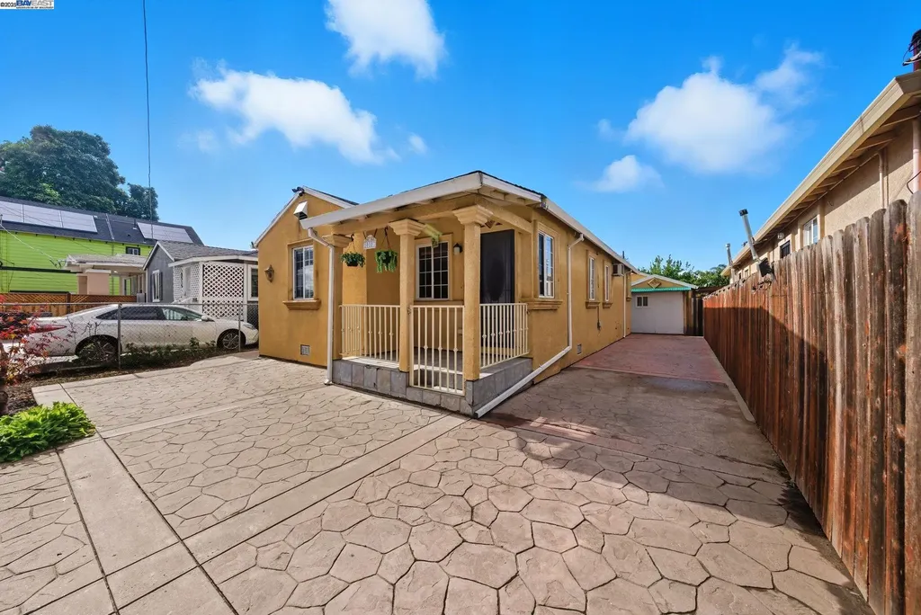 10507 Russet Street Oakland CA 94603