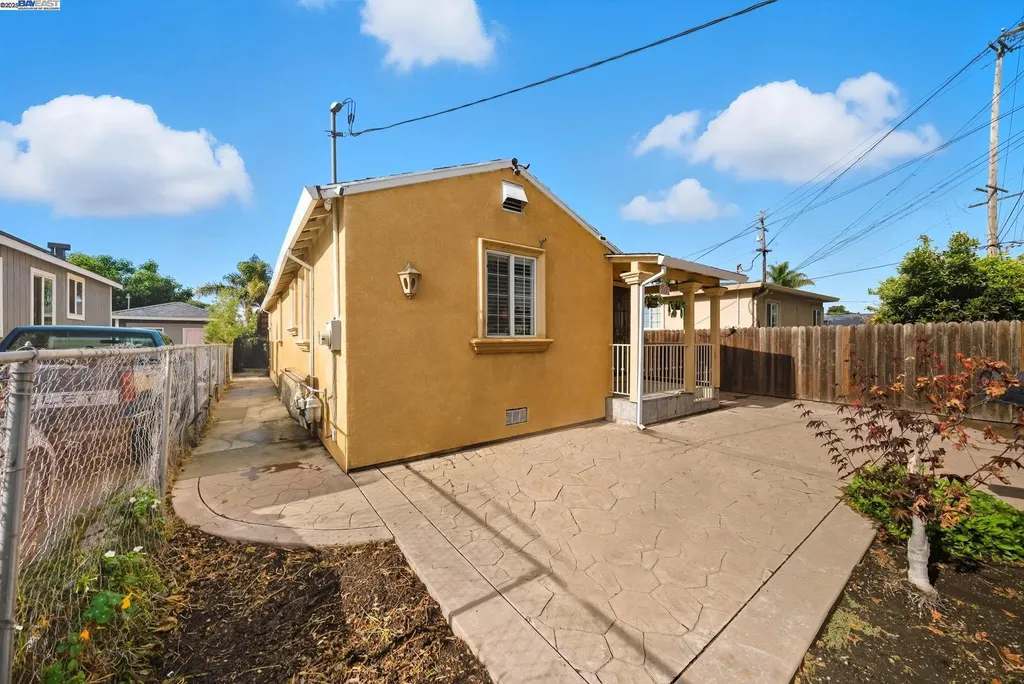 10507 Russet Street Oakland CA 94603