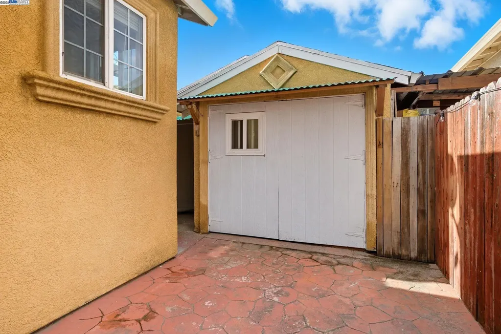 10507 Russet Street Oakland CA 94603