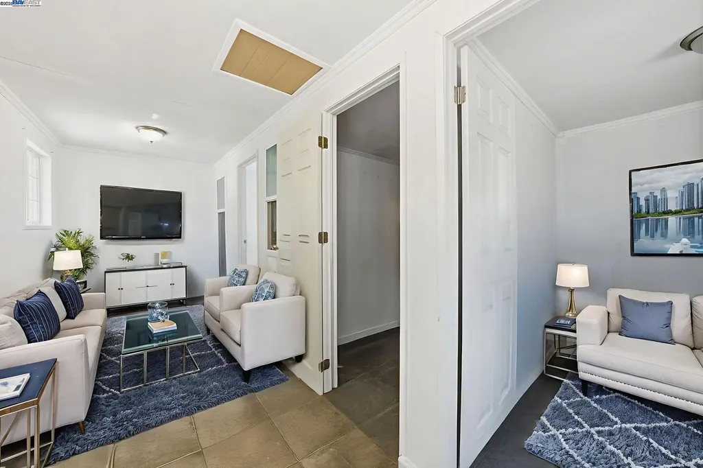 10507 Russet Street Oakland CA 94603