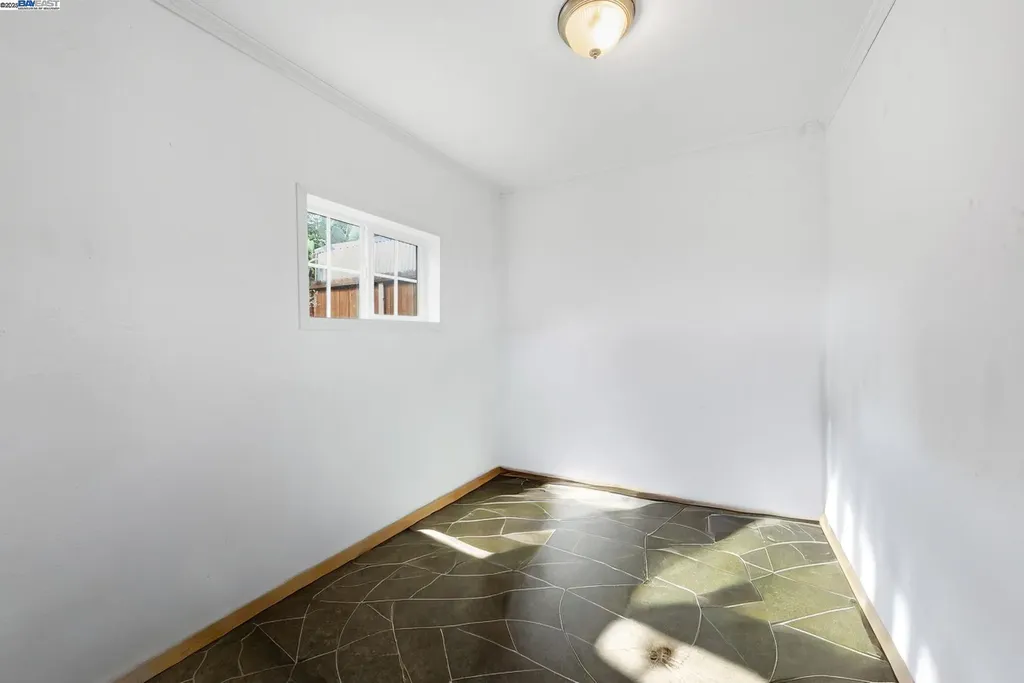 10507 Russet Street Oakland CA 94603