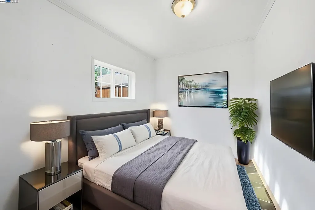 10507 Russet Street Oakland CA 94603