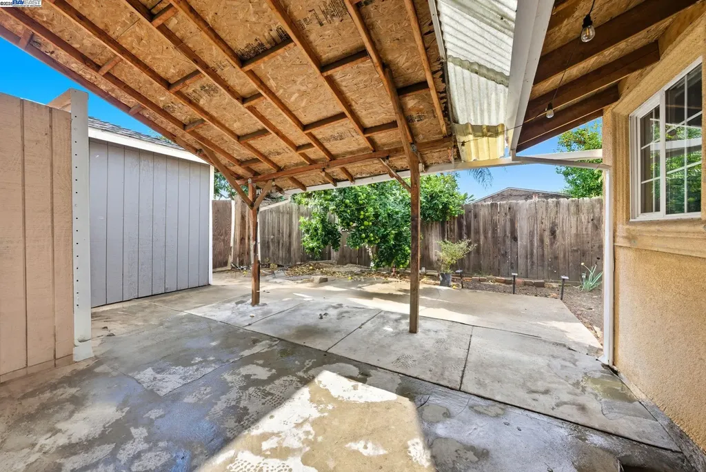 10507 Russet Street Oakland CA 94603