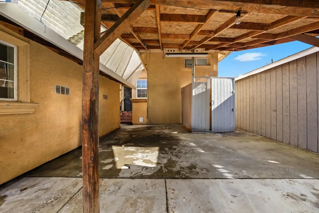 10507 Russet Street Oakland CA 94603