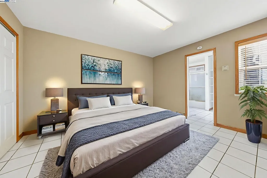 10507 Russet Street Oakland CA 94603