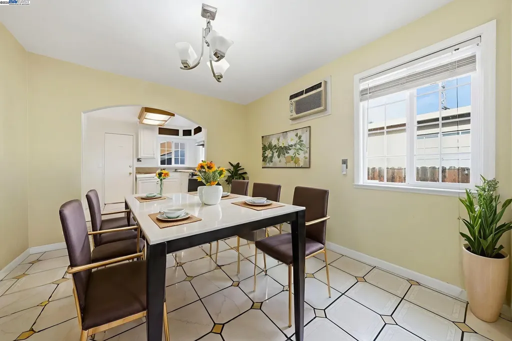 10507 Russet Street Oakland CA 94603