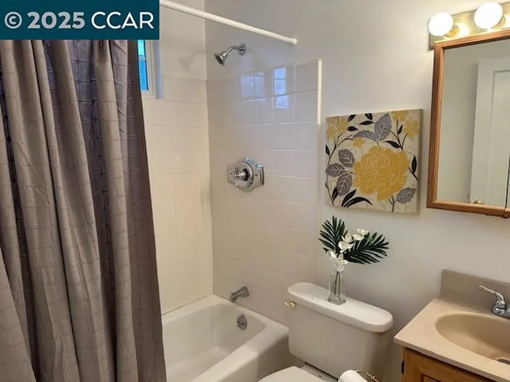 2376 Bush Avenue Richmond CA 94806