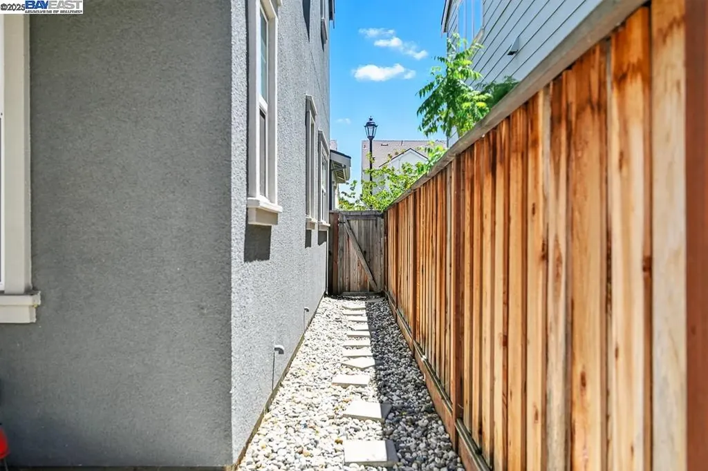 2100 Carbondale Dublin CA 94568