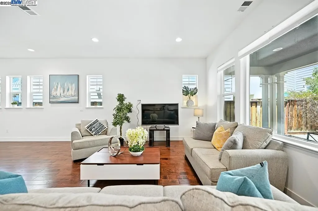 2100 Carbondale Dublin CA 94568