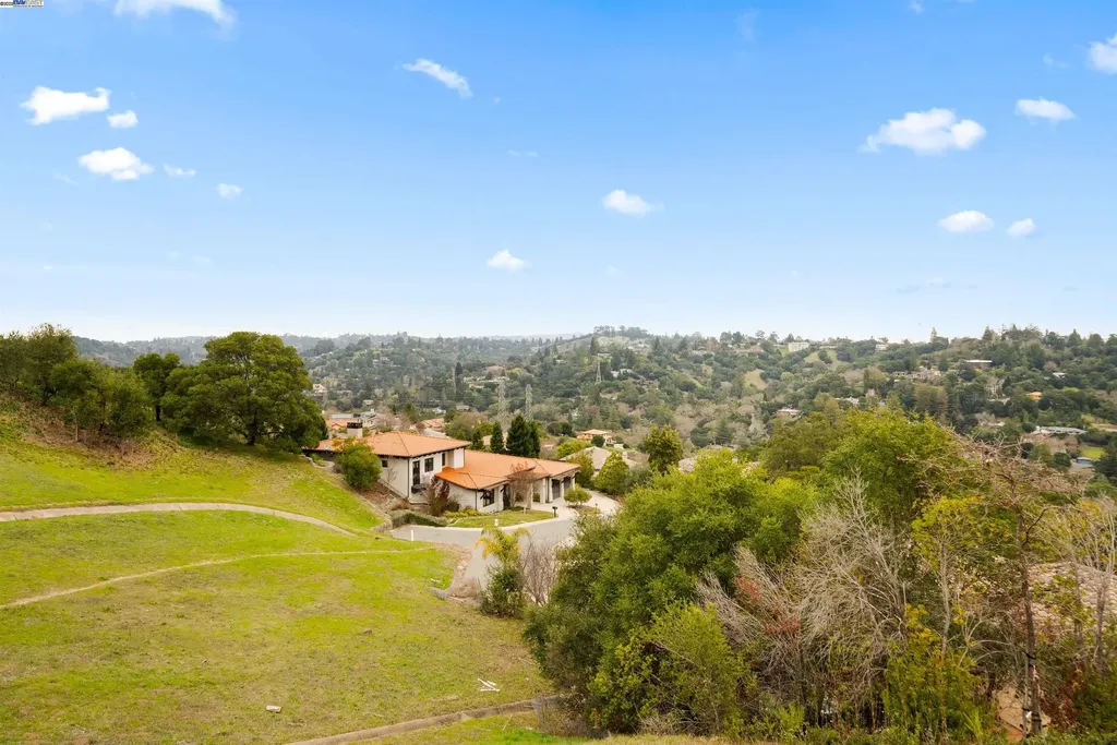 20 Oak Court Orinda CA 94563