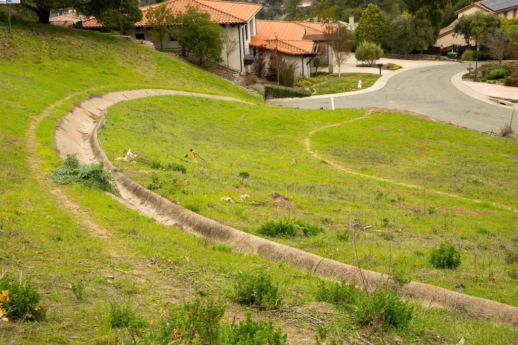 20 Oak Court Orinda CA 94563