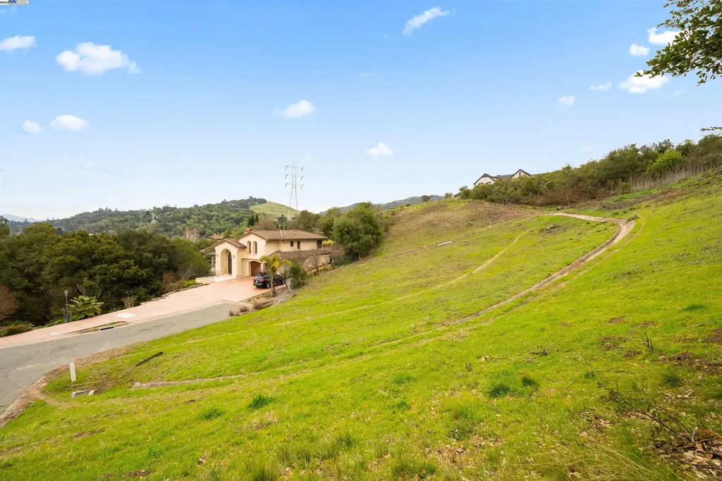 20 Oak Court Orinda CA 94563