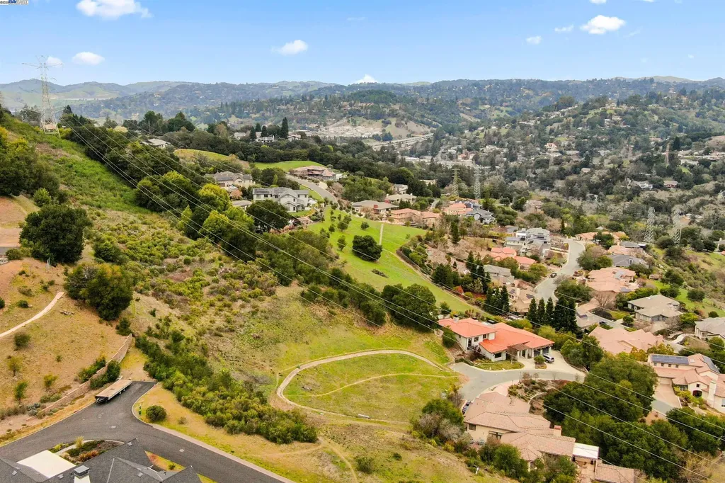 20 Oak Court Orinda CA 94563