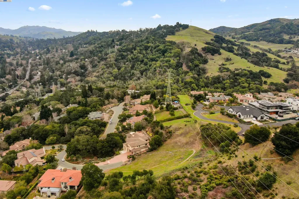 20 Oak Court Orinda CA 94563