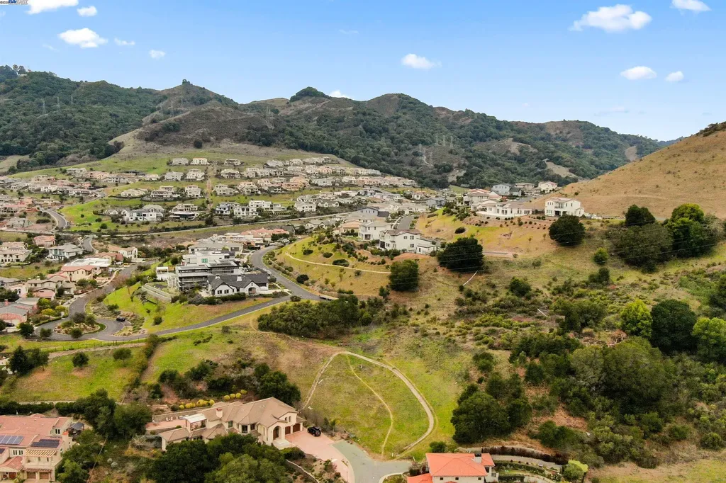 20 Oak Court Orinda CA 94563