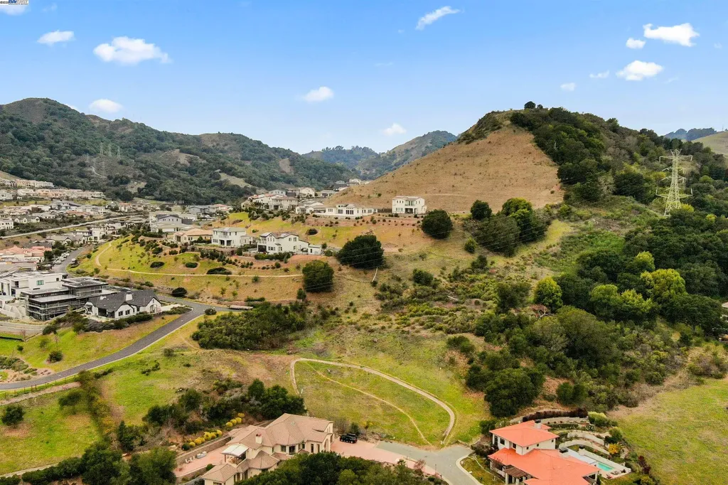 20 Oak Court Orinda CA 94563