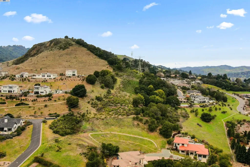 20 Oak Court Orinda CA 94563