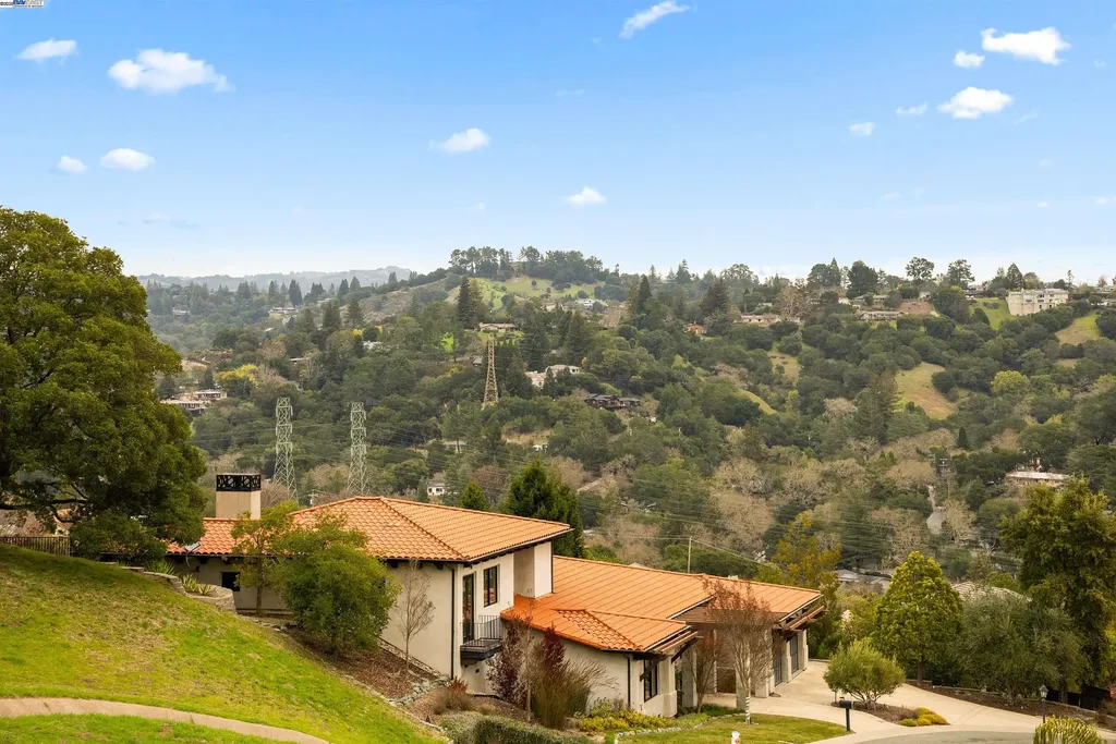 20 Oak Court Orinda CA 94563