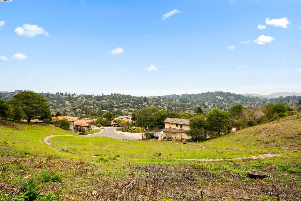 20 Oak Court Orinda CA 94563