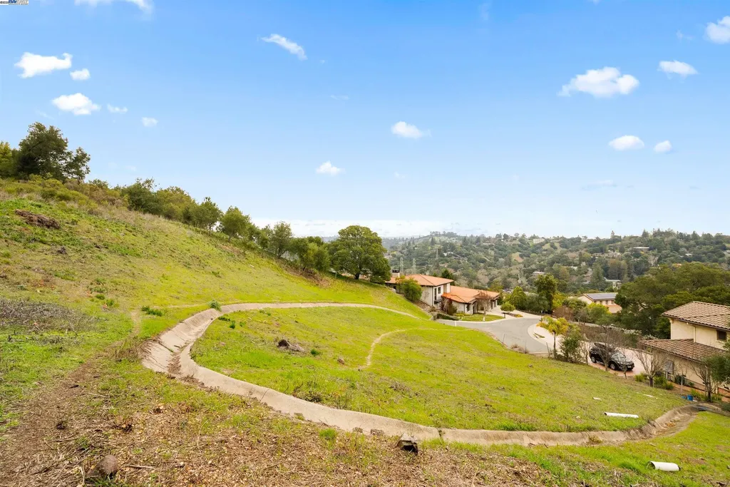 20 Oak Court Orinda CA 94563