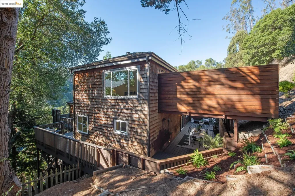 6520 Heather Ridge Way Oakland CA 94611