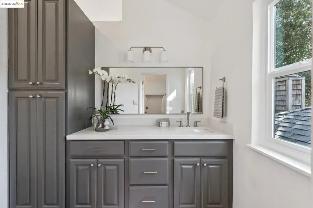 6520 Heather Ridge Way Oakland CA 94611