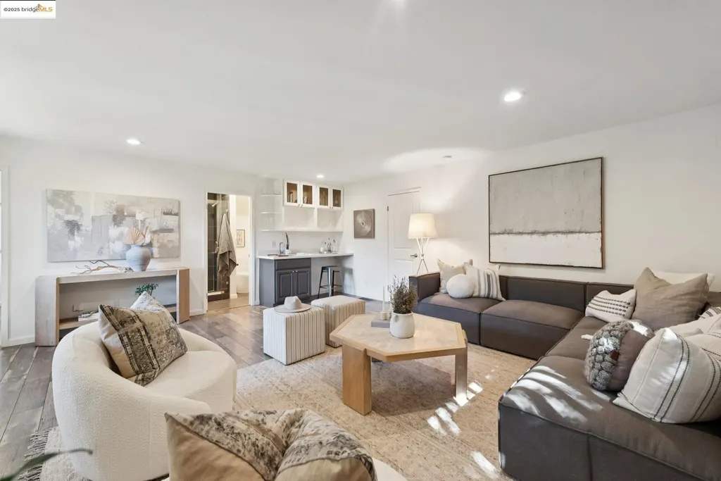 6520 Heather Ridge Way Oakland CA 94611