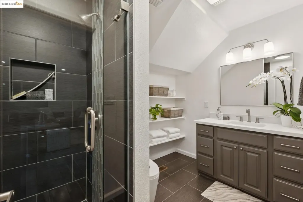 6520 Heather Ridge Way Oakland CA 94611