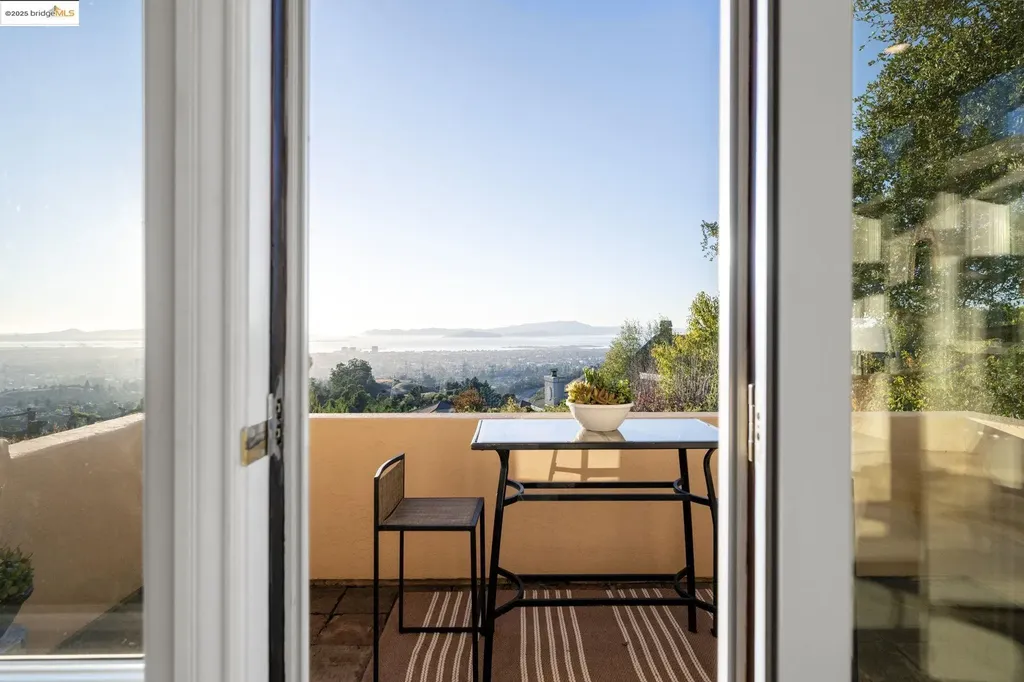 16032 Broadway Terrace Oakland CA 94611