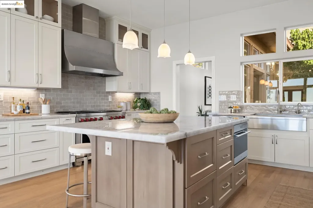 16032 Broadway Terrace Oakland CA 94611