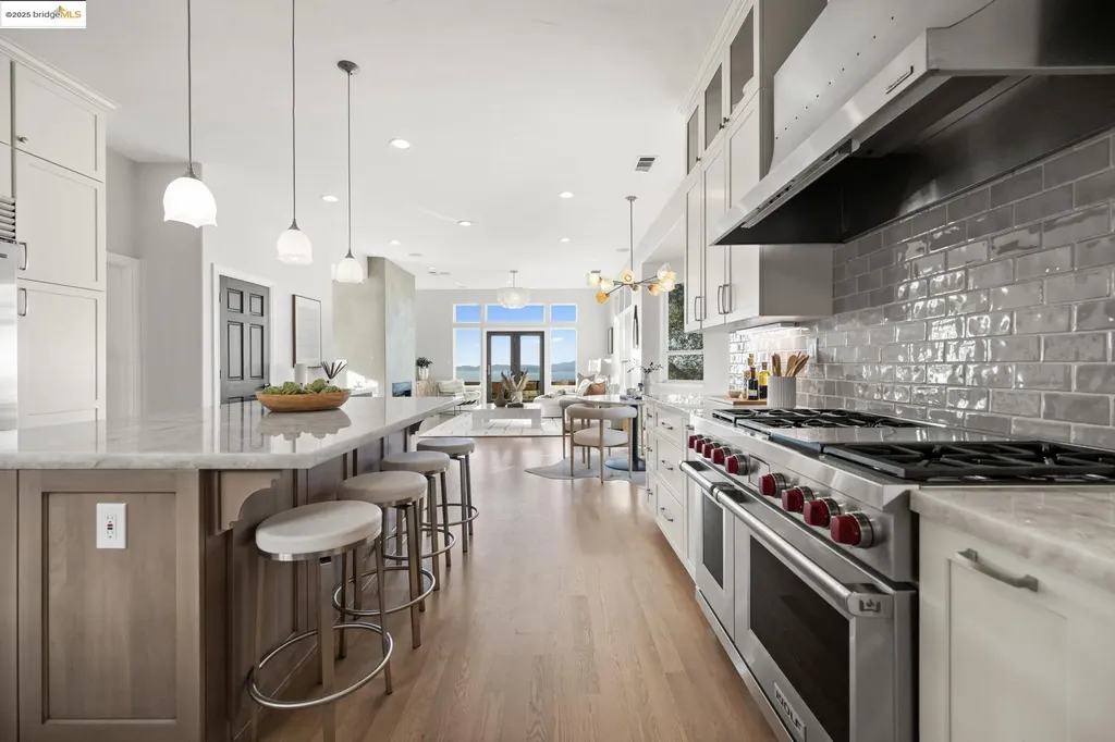 16032 Broadway Terrace Oakland CA 94611