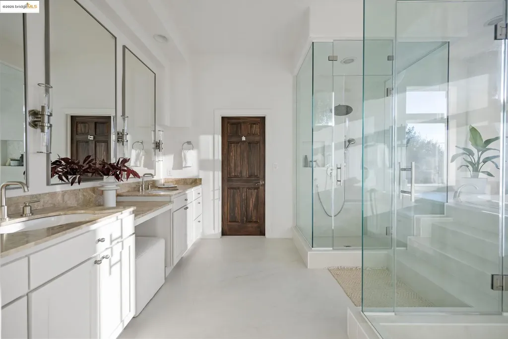 16032 Broadway Terrace Oakland CA 94611