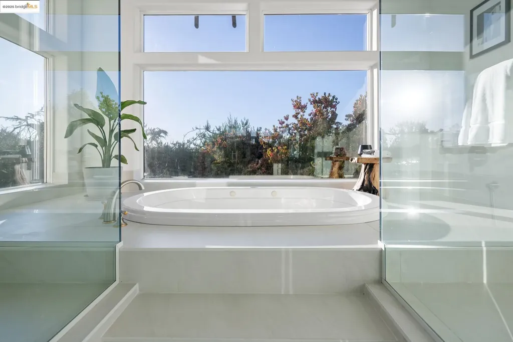 16032 Broadway Terrace Oakland CA 94611