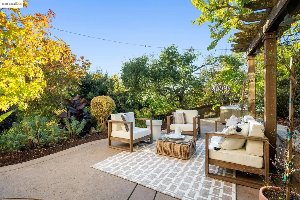 16032 Broadway Terrace Oakland CA 94611