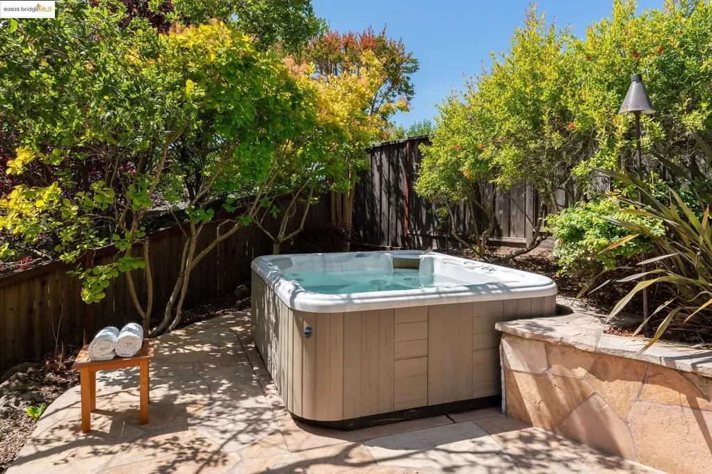 16032 Broadway Terrace Oakland CA 94611