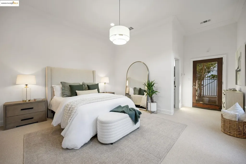 16032 Broadway Terrace Oakland CA 94611