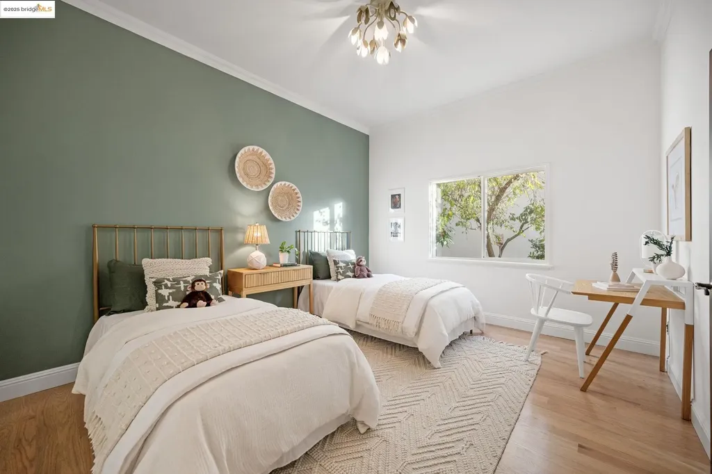 16032 Broadway Terrace Oakland CA 94611