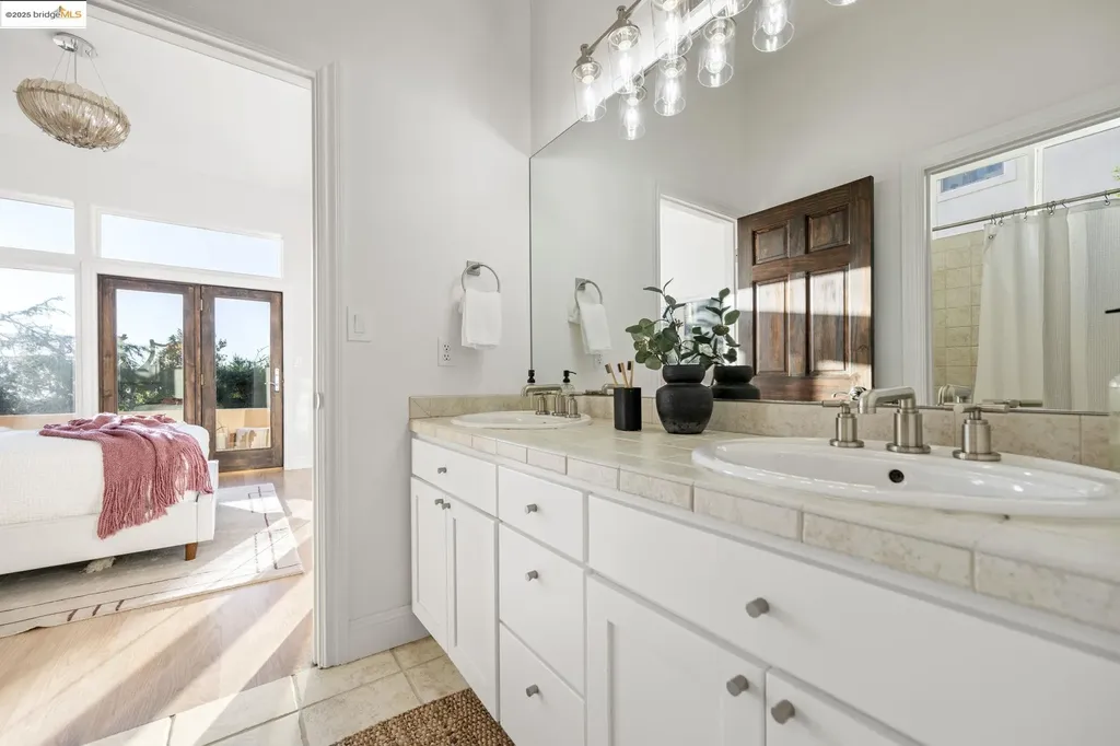 16032 Broadway Terrace Oakland CA 94611