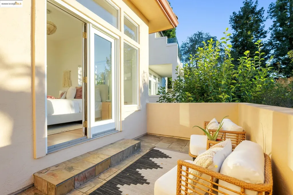 16032 Broadway Terrace Oakland CA 94611