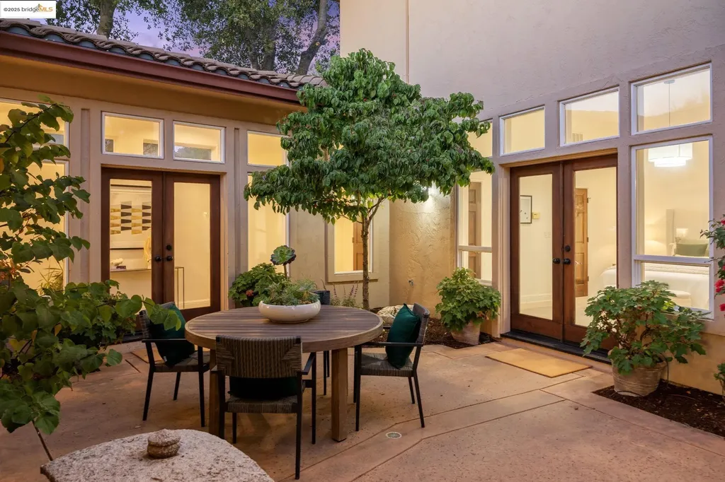 16032 Broadway Terrace Oakland CA 94611