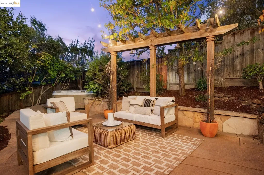 16032 Broadway Terrace Oakland CA 94611